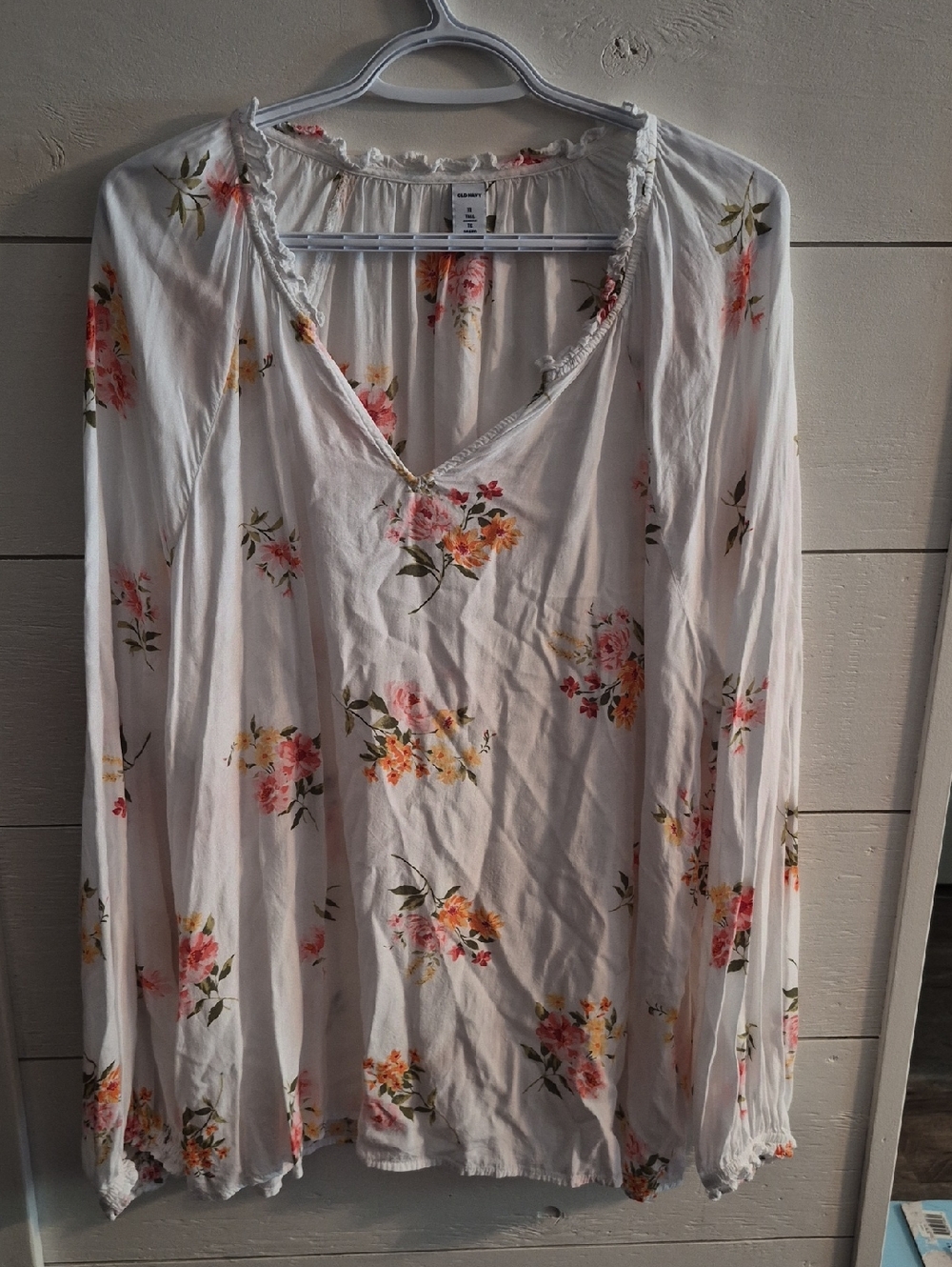 Old Navy White Floral V-Neck Long Sleeve Tunic